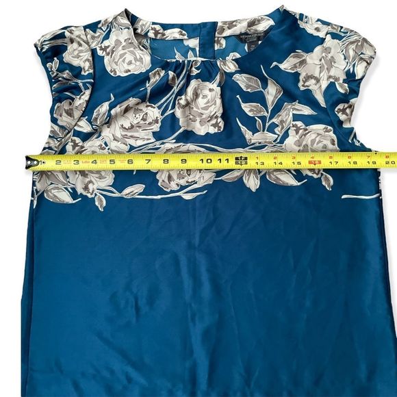 Banana Republic blouse size Medium petite - Picture 5 of 7